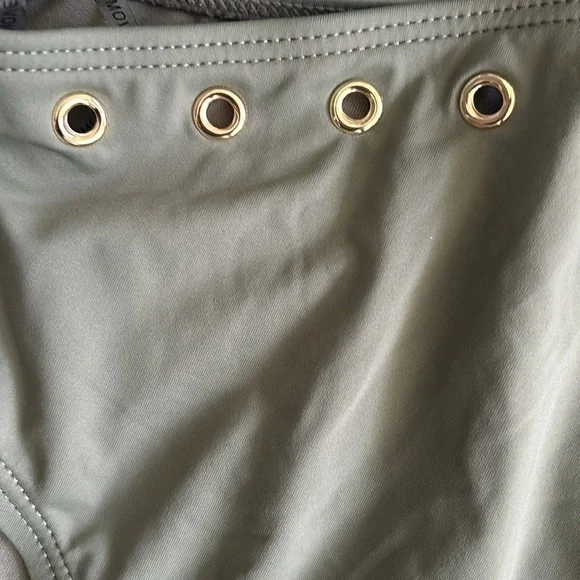 Michael Kors  one piece swimsuit.  Size 6 - Picture 5 of 10